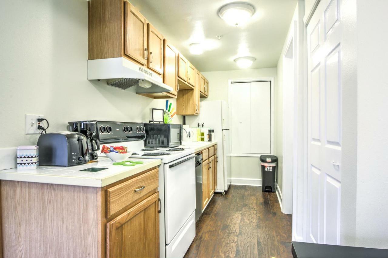 Capitol Hill Luxury Apartments Сиэтл Экстерьер фото